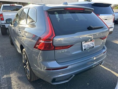 Used 2023 Volvo XC60 B5 Plus image 3