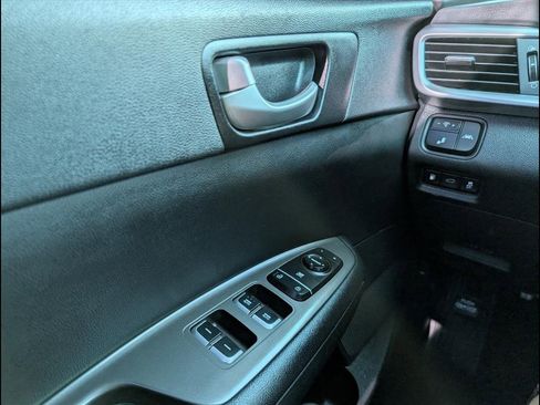 Used 2020 Kia Optima SE image 19