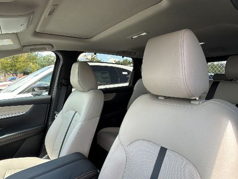 Used 2025 MAZDA CX-90 3.3 Turbo w/ Preferred Package AWD/4WD image 8