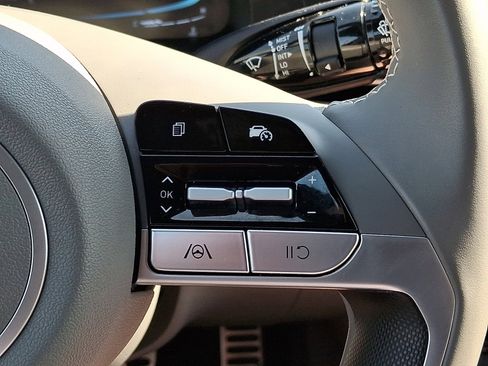 Certified 2025 Hyundai Elantra Sport image 21