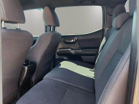 Used 2016 Toyota Tacoma TRD Sport w/ Towing Package image 20