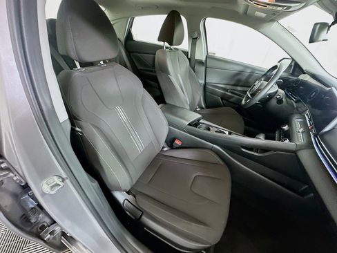 Used 2025 Hyundai Elantra SEL FWD image 31