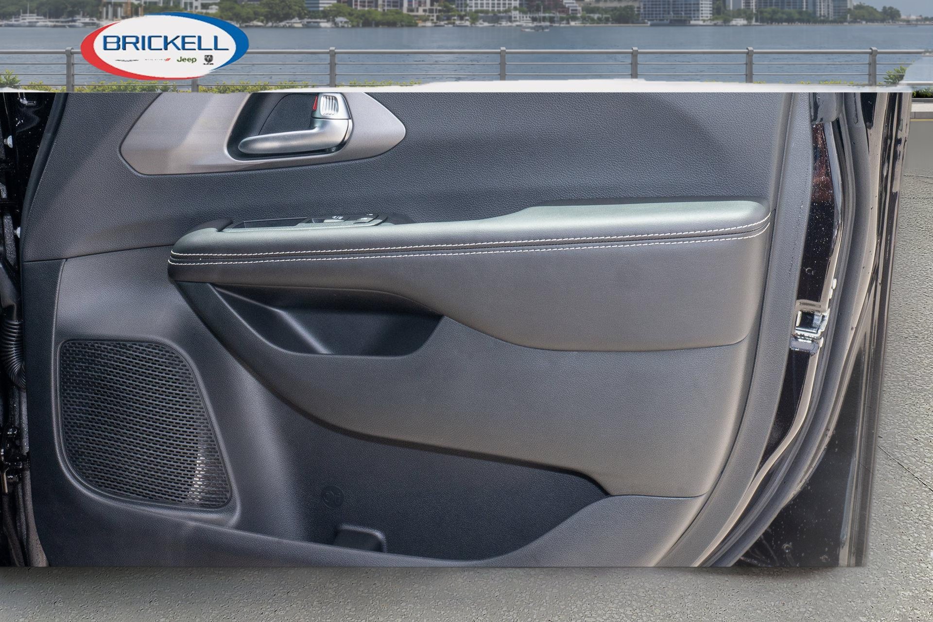New 2027 Chrysler Pacifica Select FWD image 12