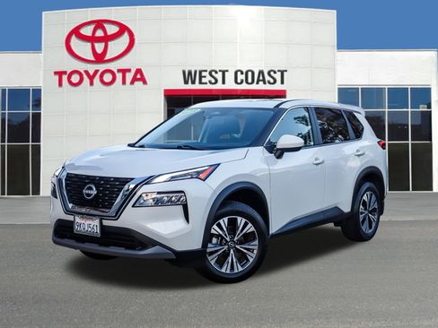 Used 2023 Nissan Rogue SV image 1