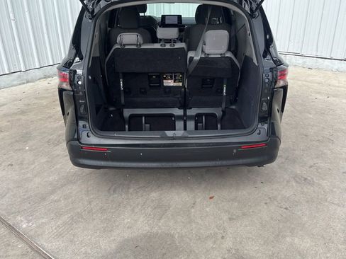 Used 2023 Toyota Sienna LE FWD image 8