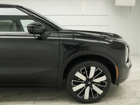 New 2025 Mitsubishi Outlander SE image 12