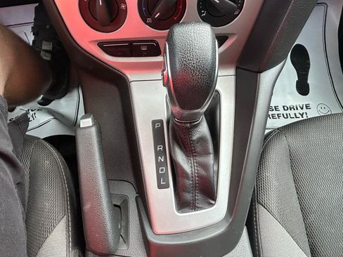 Used 2014 Ford Focus SE w/ SE Winter Package FWD image 25