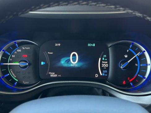 Used 2024 Chrysler Pacifica Limited FWD image 31