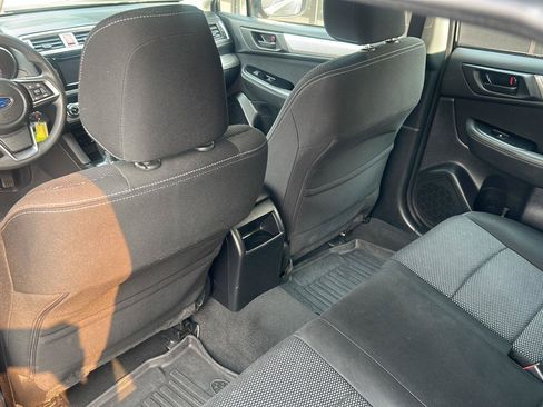 Used 2019 Subaru Outback 2.5i AWD/4WD image 10