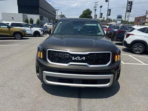 Certified 2024 Kia Telluride EX w/ EX Captain's Chair Package AWD/4WD image 2