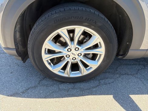 Used 2021 Ford Explorer XLT w/ Equipment Group 202A AWD/4WD image 13
