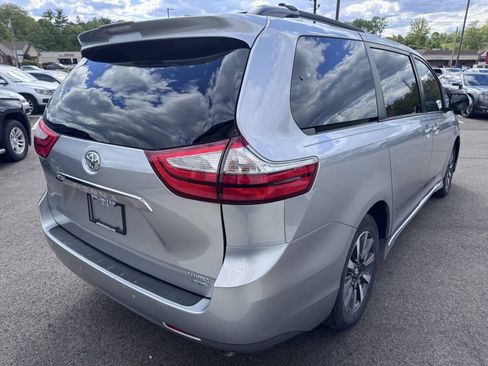 Used 2019 Toyota Sienna Limited AWD/4WD image 5