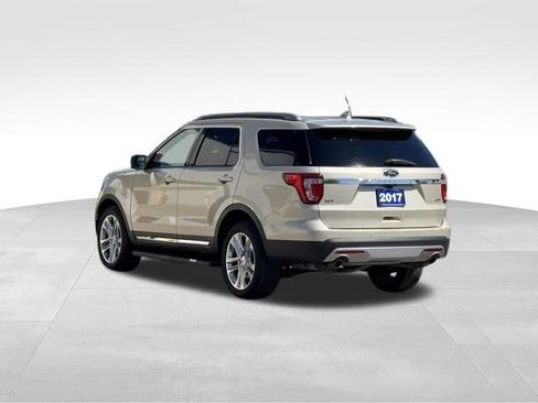 Used 2017 Ford Explorer XLT w/ Equipment Group 202A AWD/4WD image 7