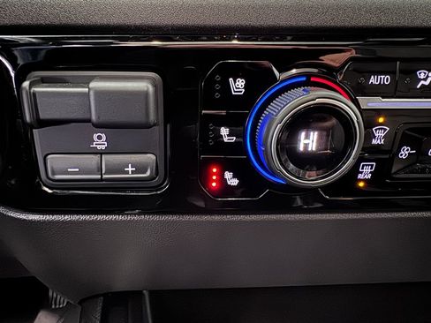 Certified 2023 Chevrolet Silverado 1500 ZR2 w/ Technology Package image 23