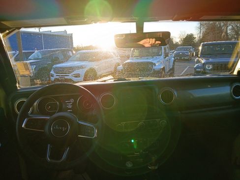 Certified 2023 Jeep Gladiator Overland image 7