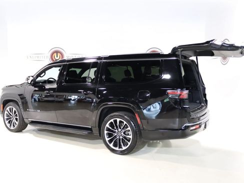 Used 2023 Jeep Wagoneer L Series II w/ Premium Group I AWD/4WD image 30
