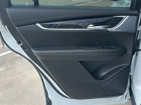Used 2024 Cadillac XT6 Premium Luxury w/ Technology Package FWD image 32