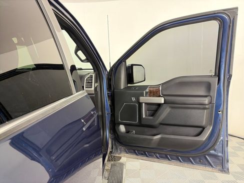 Used 2015 Ford F150 Platinum w/ Equipment Group 701A Luxury AWD/4WD image 31