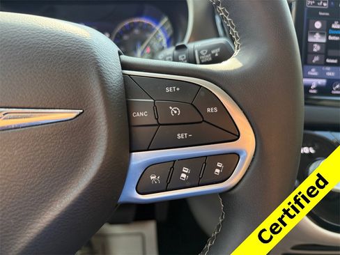 Certified 2024 Chrysler Pacifica Touring-L image 18