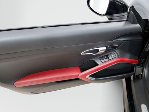 Used 2017 Porsche 718 Boxster RWD image 18