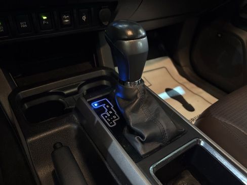 Used 2016 Toyota Tacoma Limited w/ Towing Package image 35