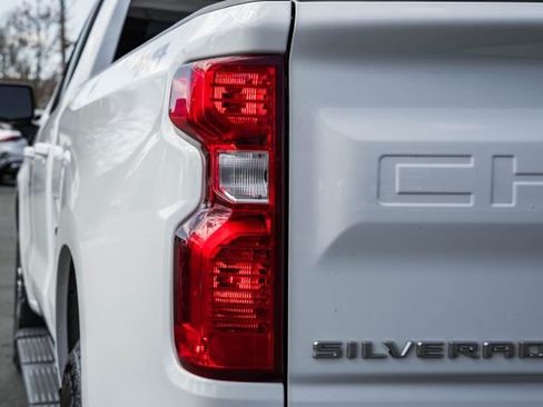 Used 2023 Chevrolet Silverado 1500 LT AWD/4WD image 7