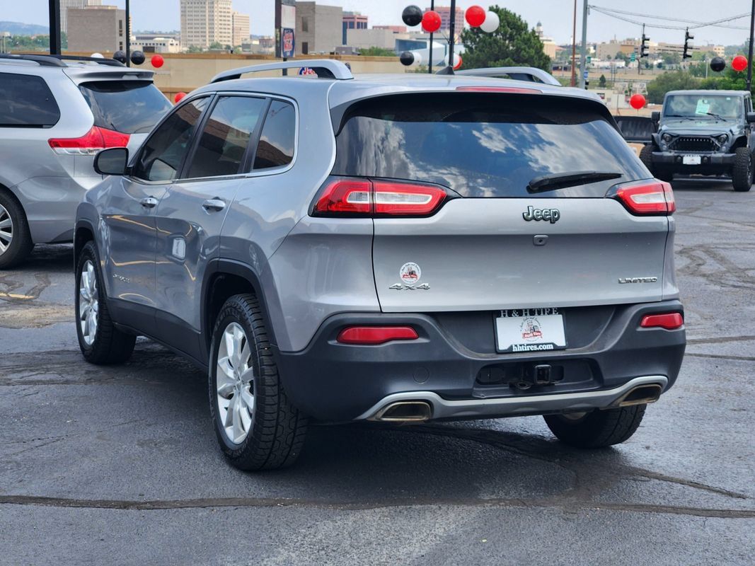 Used 2017 Jeep Cherokee Limited w/ Trailer Tow Group AWD/4WD image 11