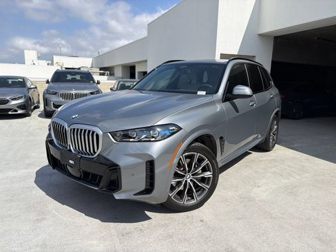 Used 2024 BMW X5 sDrive40i w/ M Sport Package RWD image 3