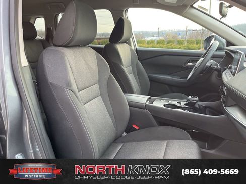 Used 2025 Nissan Rogue SV image 25