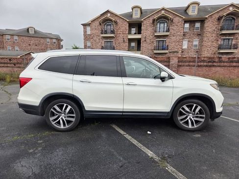 Used 2017 Honda Pilot Touring image 4