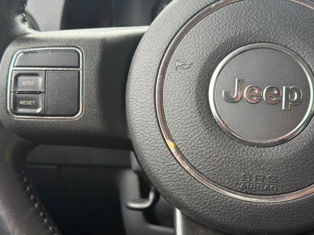 Used 2019 Jeep Cherokee Latitude Plus FWD image 26