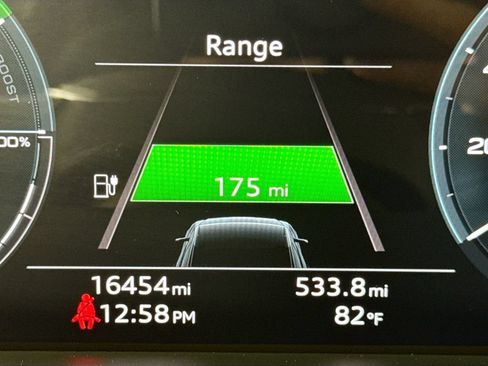 Used 2021 Audi e-tron Premium w/ Convenience Plus Package AWD/4WD image 11