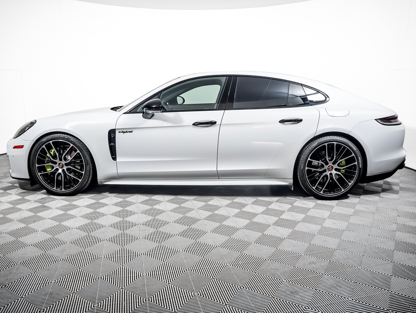 Certified 2023 Porsche Panamera 4 AWD/4WD image 2