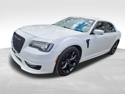 Used 2022 Chrysler 300 Touring L w/ Comfort Group image 3