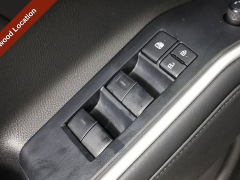 Used 2022 Toyota Highlander XLE AWD/4WD image 25