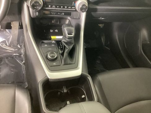 Used 2022 Toyota RAV4 XLE Premium AWD/4WD image 16