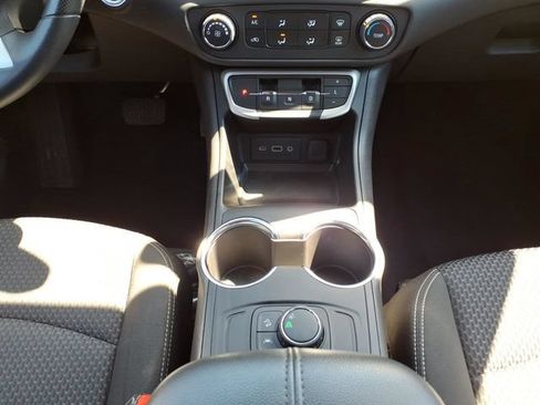 Used 2024 GMC Terrain SLE FWD image 26