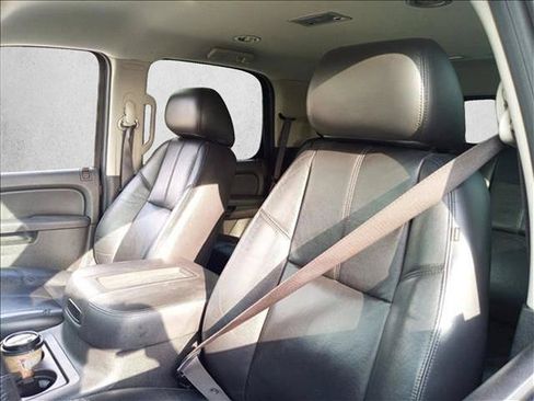 Used 2010 Chevrolet Tahoe LT RWD image 13