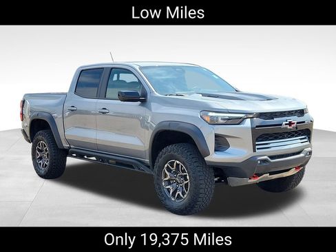 Used 2025 Chevrolet Colorado ZR2 w/ Technology Package AWD/4WD image 2