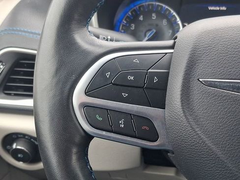 Used 2021 Chrysler Pacifica Touring-L image 21