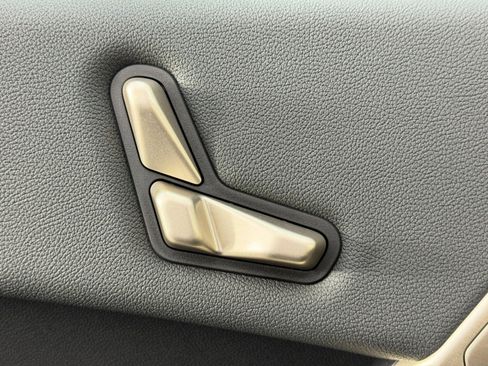 Used 2024 BMW iX xDrive50 w/ Sport Package image 17