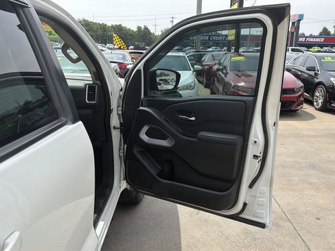 Used 2022 Nissan Frontier SV AWD/4WD image 23