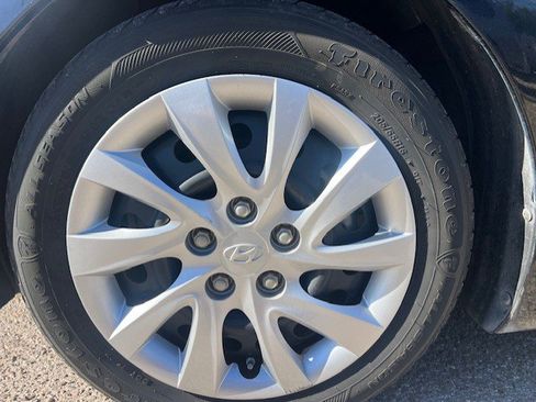 Used 2012 Hyundai Elantra GLS w/ Comfort Pkg 2 FWD image 32