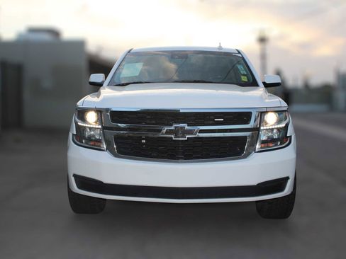 Used 2019 Chevrolet Suburban LT image 2