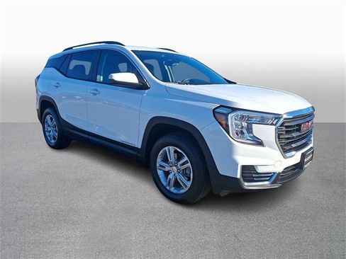 Used 2023 GMC Terrain SLE w/ Driver Convenience Package image 3