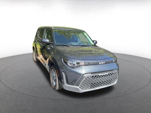 Used 2025 Kia Soul LX w/ LX Technology Package FWD image 3