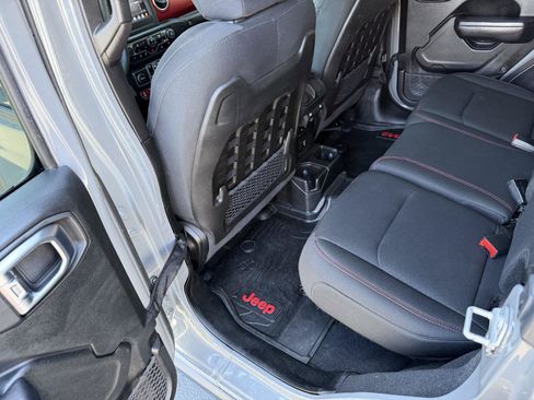Used 2018 Jeep Wrangler Unlimited Rubicon AWD/4WD image 13