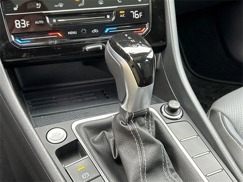 Certified 2025 Volkswagen Jetta SEL image 18