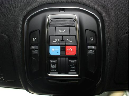 New 2025 Jeep Grand Cherokee Laredo X w/ Luxury Tech Group I image 19