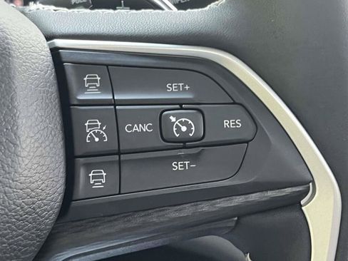 Used 2023 Jeep Grand Cherokee L Laredo AWD/4WD image 36